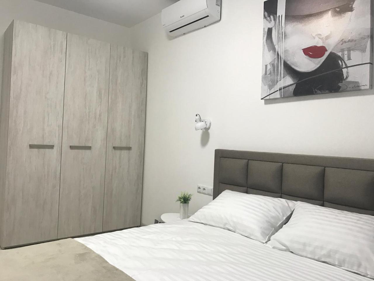 Святобор Lux Apartments Kiev Buitenkant foto